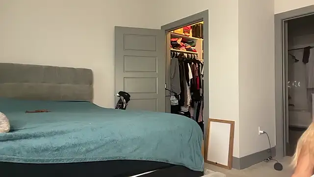 Snapshot of ElenaErickson chatting on December 2, 2024, 7:44 pm ElenaErickson online show from December 2, 2024, 7:44 pm