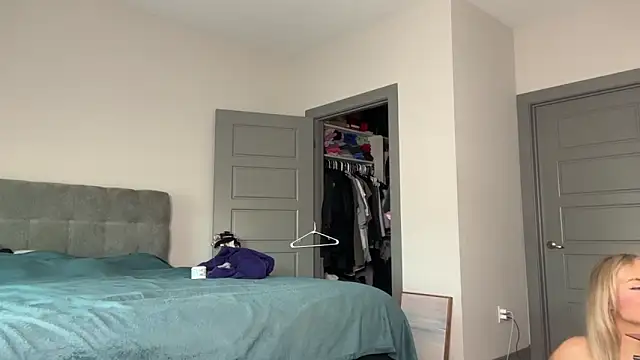 Snapshot of ElenaErickson chatting on February 3, 2025, 11:47 pm ElenaErickson online show from February 3, 2025, 11:47 pm