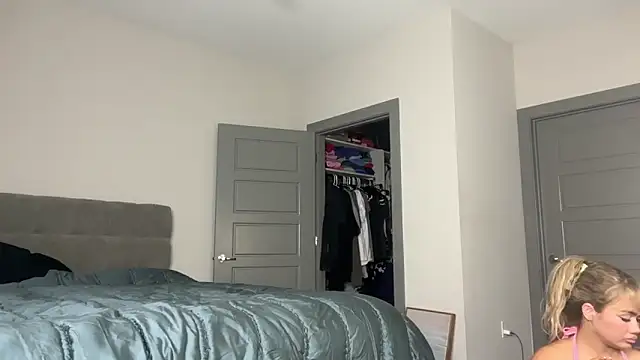 Snapshot of ElenaErickson chatting on March 4, 2025, 1:55 am ElenaErickson online show from March 4, 2025, 1:55 am