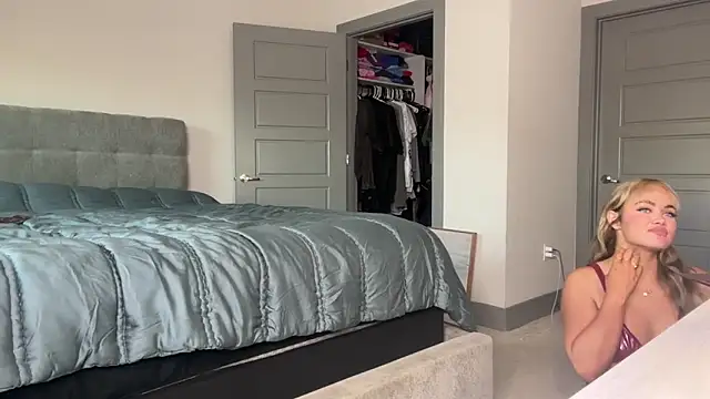 Snapshot of ElenaErickson chatting on March 11, 2025, 12:54 am ElenaErickson online show from March 11, 2025, 12:54 am