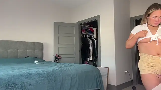 Snapshot of ElenaErickson chatting on January 1, 2025, 8:58 pm ElenaErickson online show from January 1, 2025, 8:58 pm