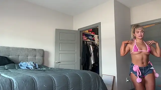 Snapshot of ElenaErickson chatting on March 3, 2025, 7:49 pm ElenaErickson online show from March 3, 2025, 7:49 pm