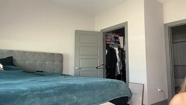 Snapshot of ElenaErickson chatting on February 26, 2025, 8:04 pm ElenaErickson online show from February 26, 2025, 8:04 pm