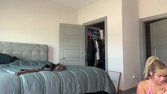 Snapshot of ElenaErickson chatting on March 3, 2025, 10:52 pm ElenaErickson online show from March 3, 2025, 10:52 pm