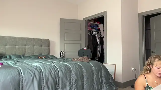 Snapshot of ElenaErickson chatting on March 17, 2025, 11:13 pm ElenaErickson online show from March 17, 2025, 11:13 pm