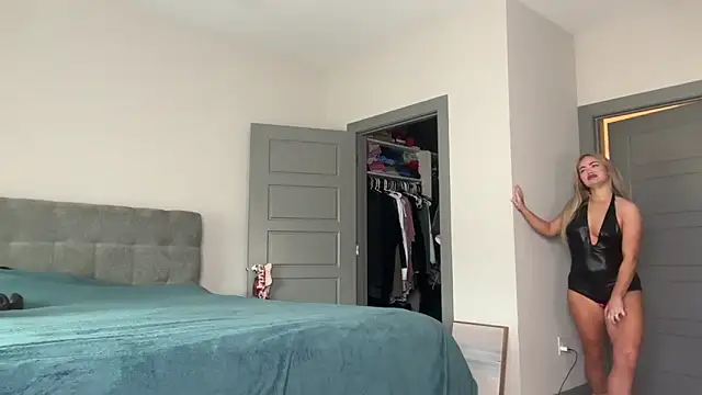 Snapshot of ElenaErickson chatting on February 12, 2025, 9:22 pm ElenaErickson online show from February 12, 2025, 9:22 pm