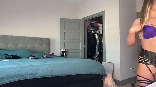 Snapshot of ElenaErickson chatting on January 20, 2025, 8:07 pm ElenaErickson online show from January 20, 2025, 8:07 pm