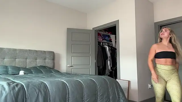 Snapshot of ElenaErickson chatting on March 12, 2025, 7:58 pm ElenaErickson online show from March 12, 2025, 7:58 pm