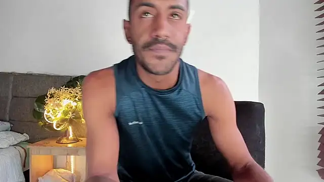 Snapshot of tom_colinn chatting on October 7, 2025, 9:27 pm tom colinn online show from October 7, 2025, 9:27 pm