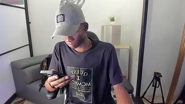 Snapshot of JacksonMuller_ chatting on November 12, 2025, 1:04 pm JacksonMuller online show from November 12, 2025, 1:04 pm