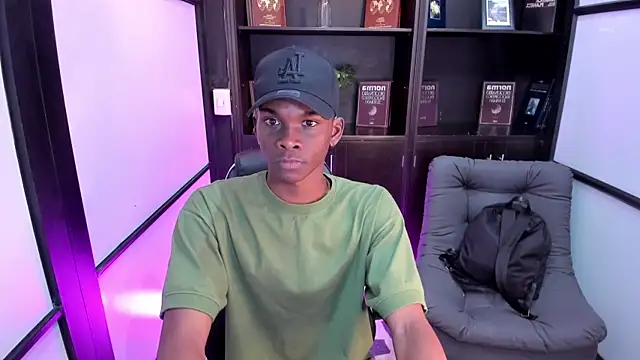 Snapshot of JacksonMuller_ chatting on October 27, 2025, 1:01 pm JacksonMuller online show from October 27, 2025, 1:01 pm