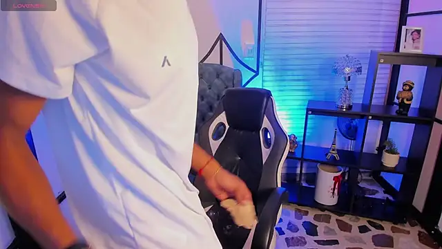 Snapshot of JacksonMuller_ chatting on November 6, 2025, 1:59 pm JacksonMuller online show from November 6, 2025, 1:59 pm