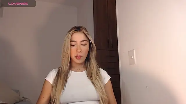 Snapshot of Marian_se chatting on January 5, 2026, 10:46 pm Marian se online show from January 5, 2026, 10:46 pm