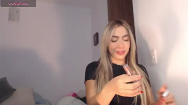 Snapshot of Marian_se chatting on January 15, 2026, 2:04 am Marian se online show from January 15, 2026, 2:04 am