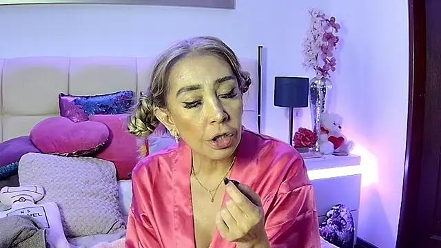 Snapshot of EvelinaGrey chatting on November 23, 2025, 10:25 am EvelinaGrey online show from November 23, 2025, 10:25 am