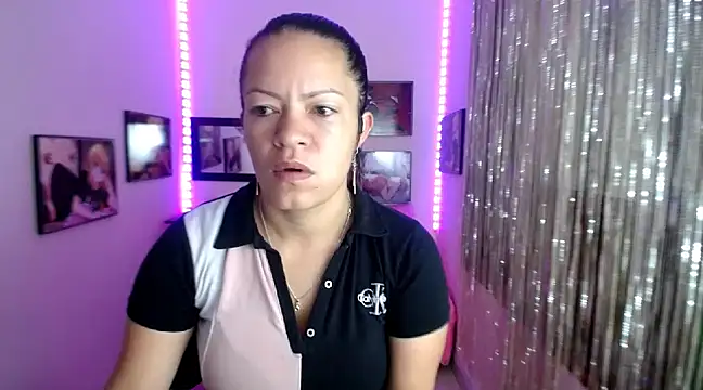 Snapshot of Cristal_w chatting on March 5, 2025, 12:44 pm Cristal w online show from March 5, 2025, 12:44 pm
