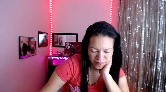 Snapshot of Cristal_w chatting on March 11, 2025, 3:23 pm Cristal w online show from March 11, 2025, 3:23 pm