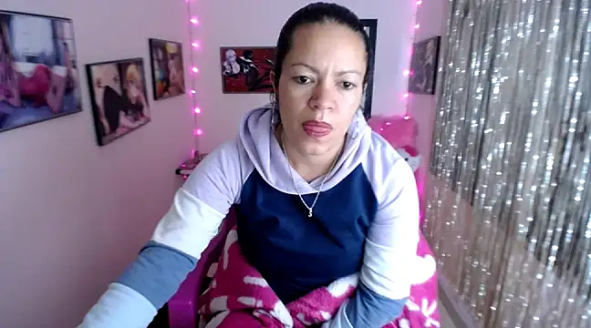 Snapshot of Cristal_w chatting on February 25, 2025, 7:16 pm Cristal w online show from February 25, 2025, 7:16 pm