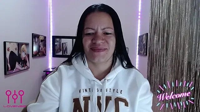 Snapshot of Cristal_w chatting on September 30, 2025, 12:55 pm Cristal w online show from September 30, 2025, 12:55 pm