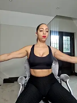 Snapshot of QueenTricks1 chatting on February 20, 2026, 12:18 pm QueenTricks1 online show from February 20, 2026, 12:18 pm