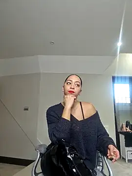 Snapshot of QueenTricks1 chatting on December 19, 2025, 9:00 am QueenTricks1 online show from December 19, 2025, 9:00 am