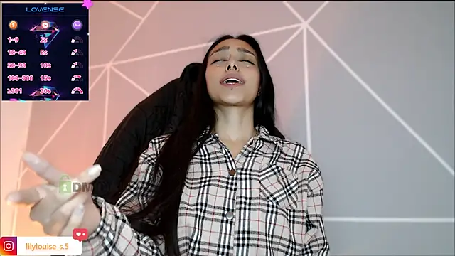 lilylouisee online show from February 12, 2026, 12:21 am