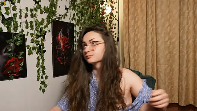 Snapshot of NaughtYHomemadE chatting on October 25, 2025, 5:24 pm NaughtYHomemadE online show from October 25, 2025, 5:24 pm