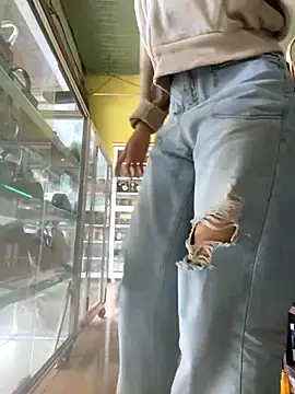 Snapshot of Rosa_998 chatting on December 19, 2025, 12:47 am Rosa 998 online show from December 19, 2025, 12:47 am