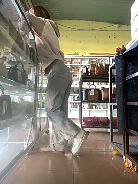 Snapshot of Rosa_998 chatting on February 9, 2026, 12:41 am Rosa 998 online show from February 9, 2026, 12:41 am