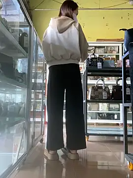 Snapshot of Rosa_998 chatting on February 15, 2026, 12:44 am Rosa 998 online show from February 15, 2026, 12:44 am