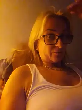 Snapshot of Steffi45 chatting on June 3, 2026, 7:07 pm Steffi45 online show from June 3, 2026, 7:07 pm