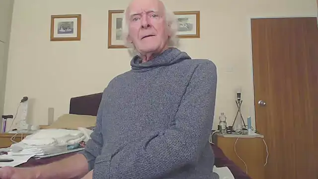 Snapshot of WaverlyKernow chatting on February 26, 2025, 4:05 pm WaverlyKernow online show from February 26, 2025, 4:05 pm