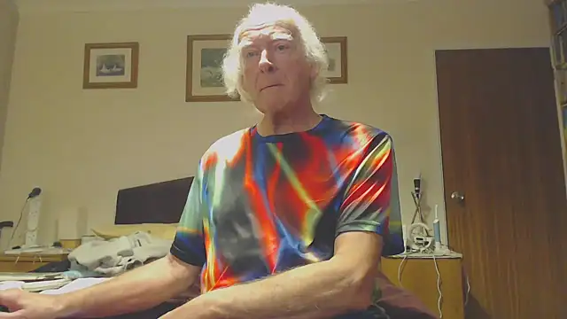 Snapshot of WaverlyKernow chatting on February 4, 2025, 10:21 am WaverlyKernow online show from February 4, 2025, 10:21 am