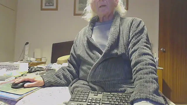 Snapshot of WaverlyKernow chatting on September 16, 2025, 6:53 pm WaverlyKernow online show from September 16, 2025, 6:53 pm