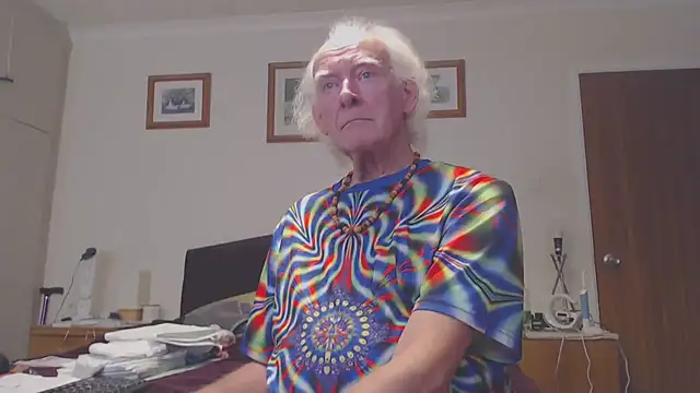 Snapshot of WaverlyKernow chatting on February 25, 2025, 12:38 pm WaverlyKernow online show from February 25, 2025, 12:38 pm