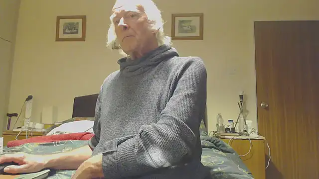 Snapshot of WaverlyKernow chatting on March 8, 2025, 9:29 pm WaverlyKernow online show from March 8, 2025, 9:29 pm