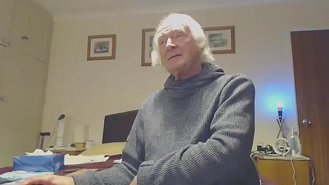 Snapshot of WaverlyKernow chatting on January 27, 2025, 2:24 pm WaverlyKernow online show from January 27, 2025, 2:24 pm