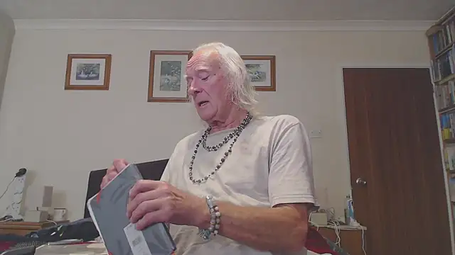 Snapshot of WaverlyKernow chatting on October 25, 2025, 9:41 am WaverlyKernow online show from October 25, 2025, 9:41 am