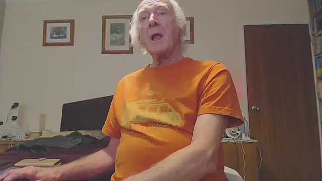 Snapshot of WaverlyKernow chatting on January 25, 2025, 1:19 pm WaverlyKernow online show from January 25, 2025, 1:19 pm