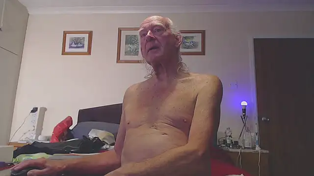 Snapshot of WaverlyKernow chatting on October 5, 2025, 11:56 am WaverlyKernow online show from October 5, 2025, 11:56 am