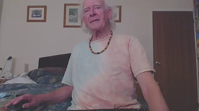 Snapshot of WaverlyKernow chatting on March 15, 2025, 1:40 pm WaverlyKernow online show from March 15, 2025, 1:40 pm