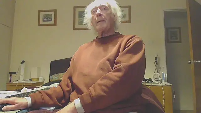 Snapshot of WaverlyKernow chatting on February 10, 2025, 2:59 pm WaverlyKernow online show from February 10, 2025, 2:59 pm