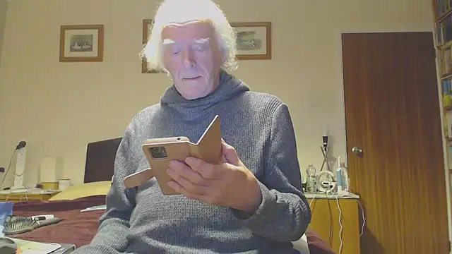 Snapshot of WaverlyKernow chatting on January 26, 2025, 9:40 pm WaverlyKernow online show from January 26, 2025, 9:40 pm