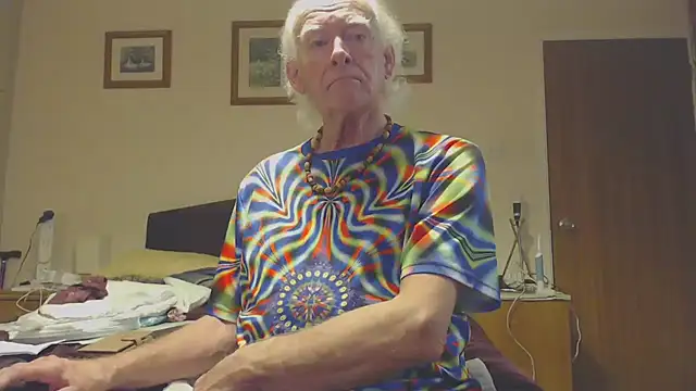 Snapshot of WaverlyKernow chatting on February 26, 2025, 7:23 am WaverlyKernow online show from February 26, 2025, 7:23 am