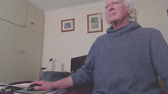 Snapshot of WaverlyKernow chatting on February 13, 2025, 1:15 pm WaverlyKernow online show from February 13, 2025, 1:15 pm