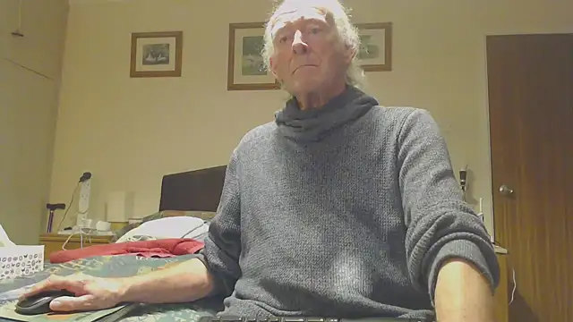 Snapshot of WaverlyKernow chatting on March 9, 2025, 8:52 pm WaverlyKernow online show from March 9, 2025, 8:52 pm