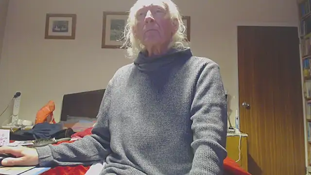 Snapshot of WaverlyKernow chatting on October 10, 2025, 9:37 pm WaverlyKernow online show from October 10, 2025, 9:37 pm