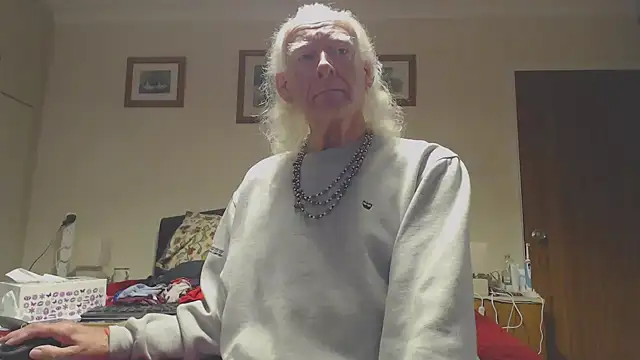 Snapshot of WaverlyKernow chatting on November 5, 2025, 10:18 am WaverlyKernow online show from November 5, 2025, 10:18 am