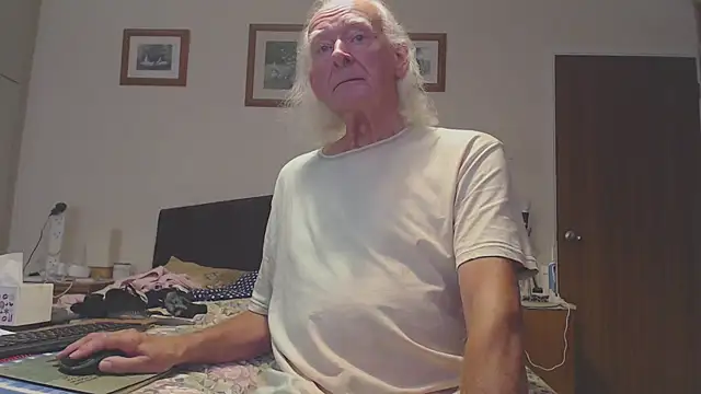 Snapshot of WaverlyKernow chatting on September 10, 2025, 3:00 pm WaverlyKernow online show from September 10, 2025, 3:00 pm