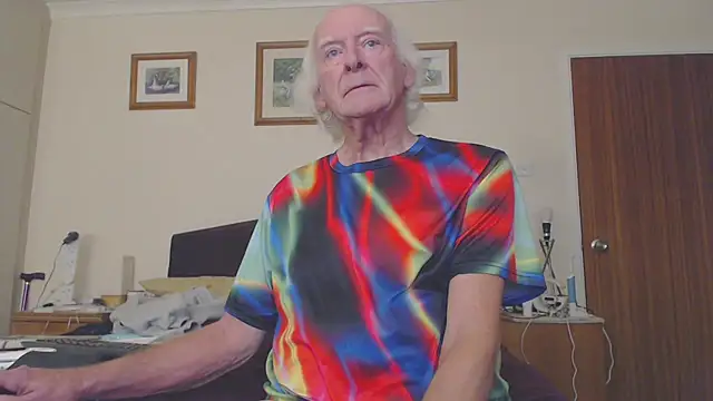 Snapshot of WaverlyKernow chatting on February 4, 2025, 3:36 pm WaverlyKernow online show from February 4, 2025, 3:36 pm